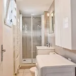 Maison De Familiale Pres Des Commerces Et A Franceville - Fr-1-788-10