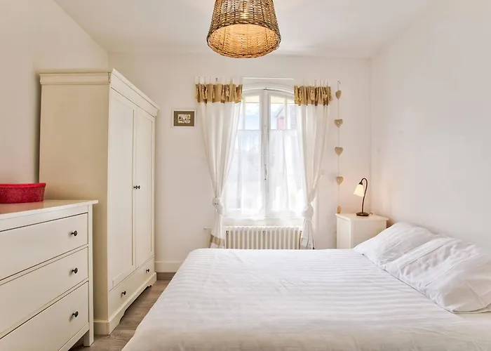 Maison De Familiale Pres Des Commerces Et A Franceville - Fr-1-788-10 Мервиль-Франсвиль