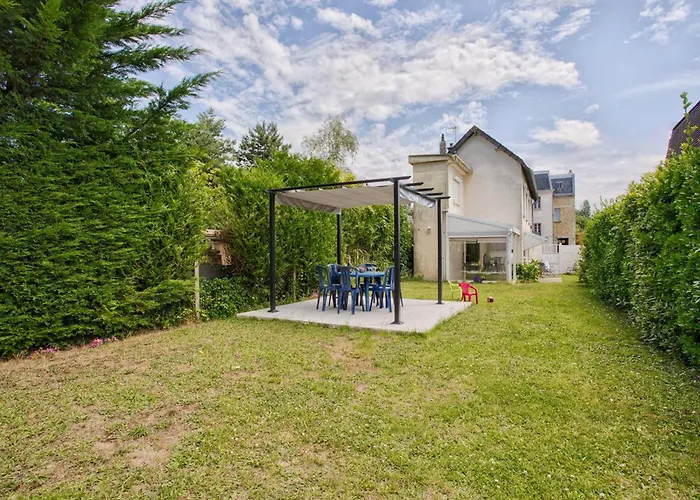 Maison De Familiale Pres Des Commerces Et A Franceville - Fr-1-788-10 Дом отдыха *